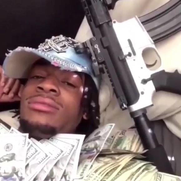 Poshmark profile picture for @terrorists